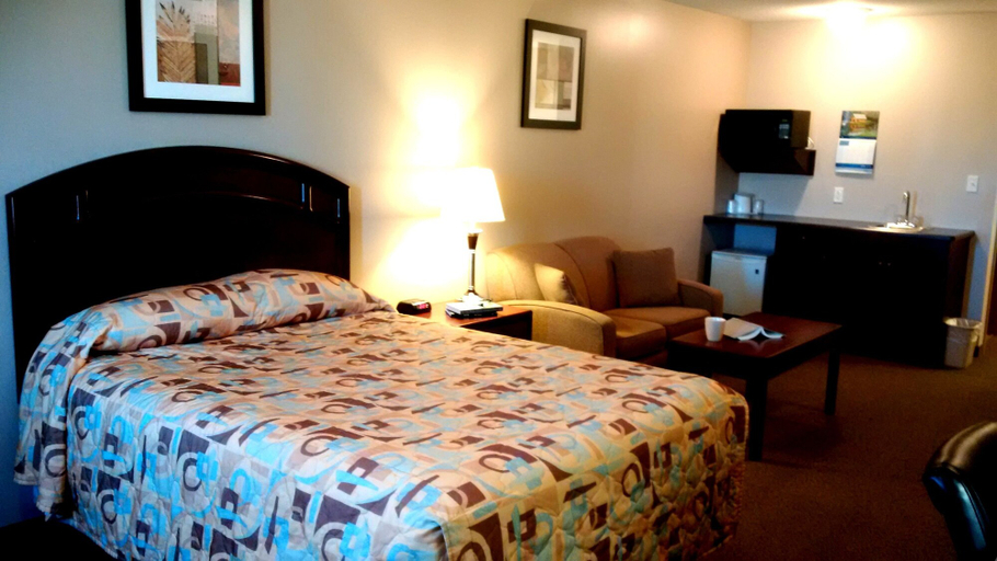 Bedroom 3, R&R Inn, Division No. 7