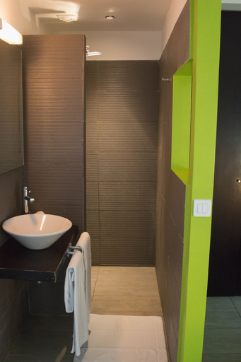 Bathroom 4, MINA HOTEL LIBREVILLE, Komo-Mondah