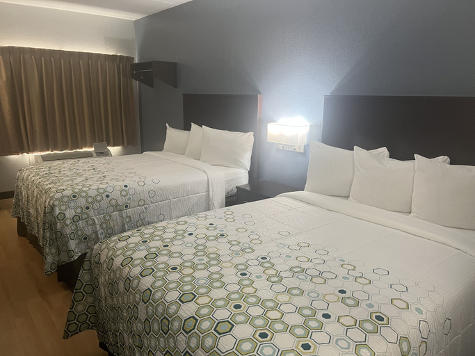 Bedroom 3, HomeTowne Studios by Red Roof San Antonio - Seaworld/Northwest, Bexar