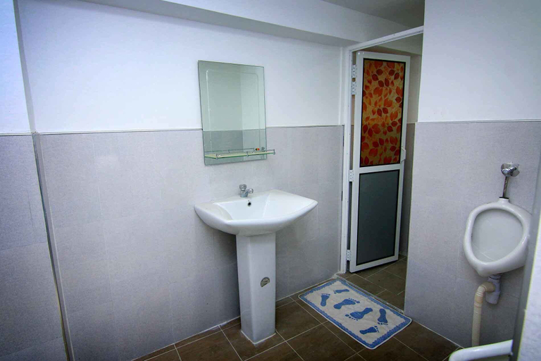 Bathroom, Hotel Dunhinda, Thamankaduwa