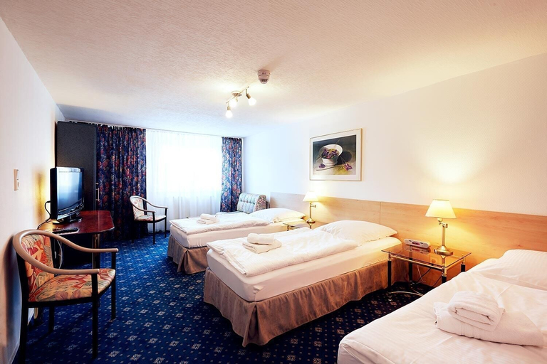 Bedroom 4, Ring Hotel, Wiesbaden
