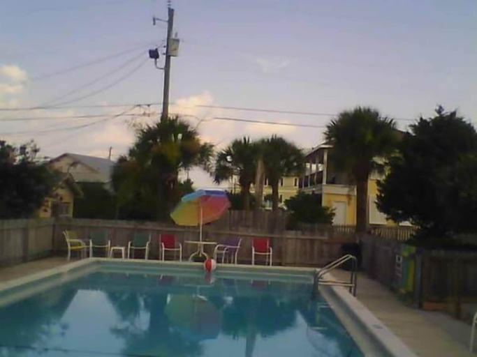 Sport & Beauty, Sun-n-Sands Motel, Bay