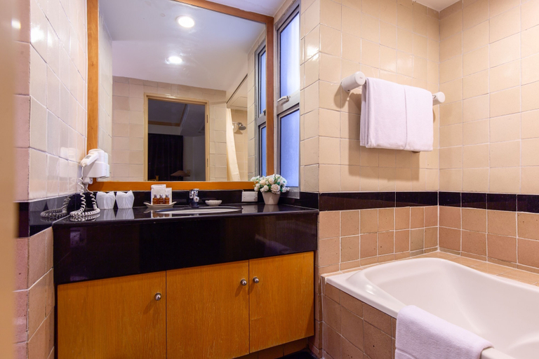 Bathroom 4, Riverfront Bangkok, Yannawa