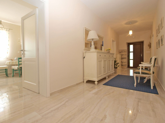 Others 4, Apartment 1654, Ližnjan