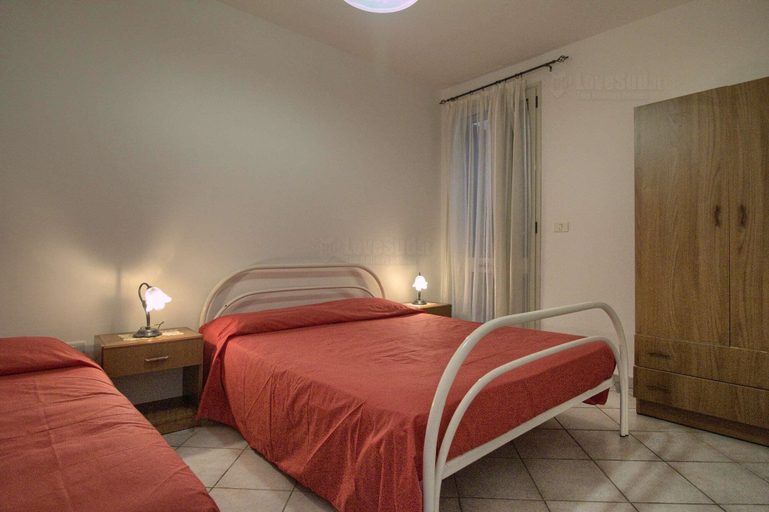 Room 2, Brigante Front Sea Two Floor House, Lecce