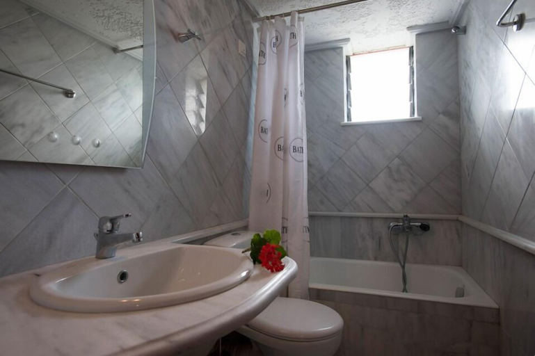 Bathroom 4, Proimos Apartments, Crete