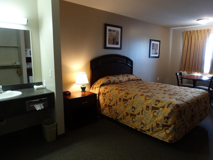 Bedroom 3, R&R Inn, Division No. 7