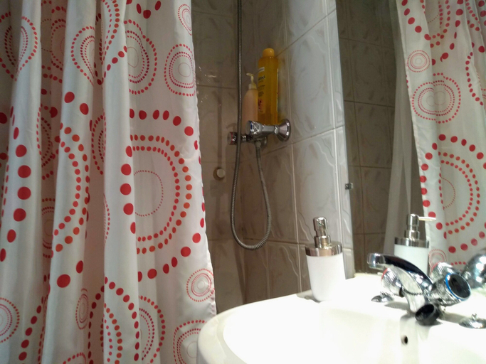 Bathroom 4, Obispo, Santiago