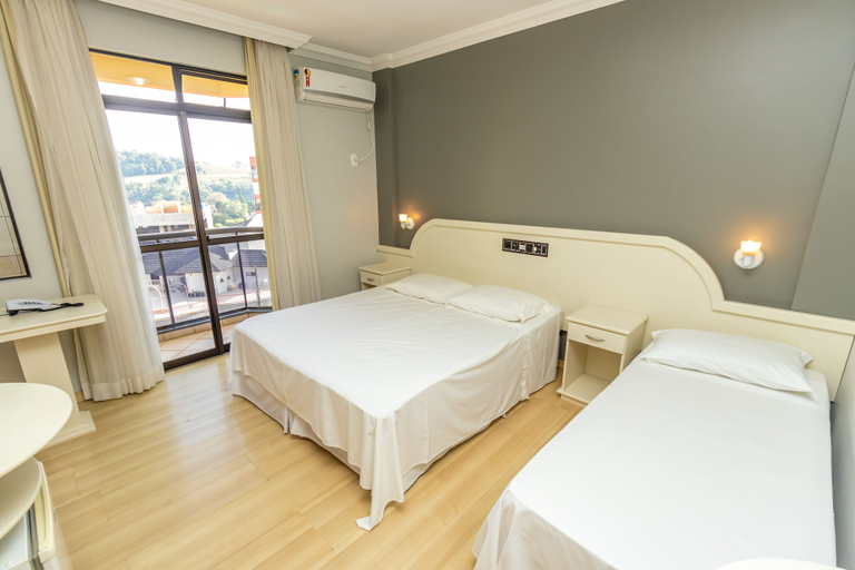 Bedroom 2, Caxias Thermas Hotel, Piratuba