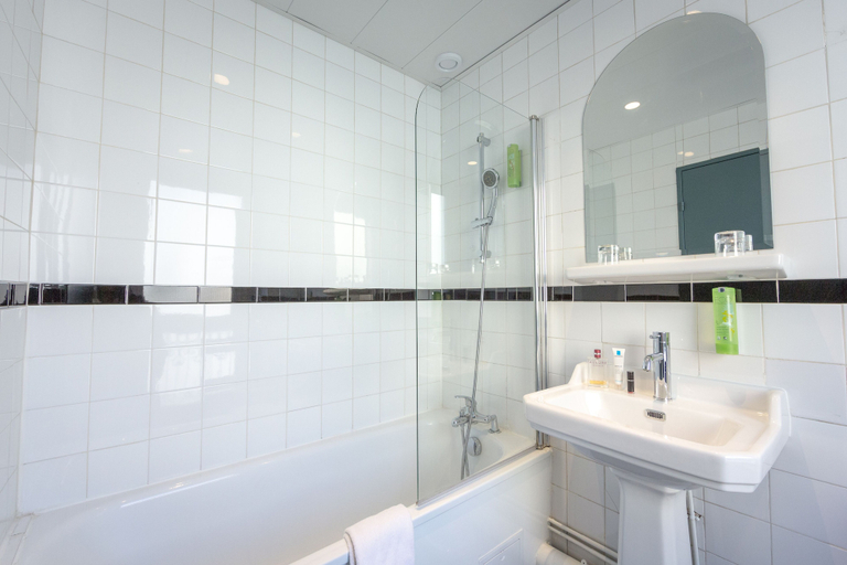 Bathroom 4, Greet Hotel Marseille Centre St Charles, Bouches-du-Rhône