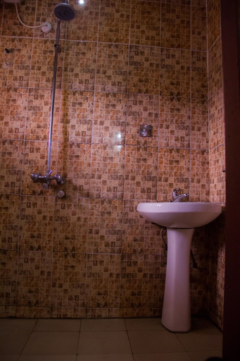 Bathroom, Glasshouse Hotel and Suites, Ifako/Ijaye