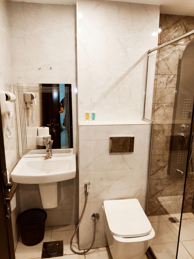 Bathroom 4, Golden Hotel, Amman