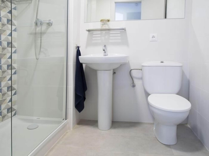 Bathroom 3, Apartamentos Estartit-Confort-46, Girona