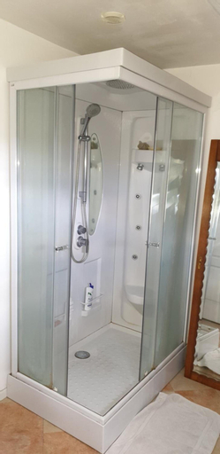 Bedroom 5, Coffret d'Avenir, Loiret