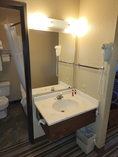 Bathroom 3, Grizzly Inn, Cascade