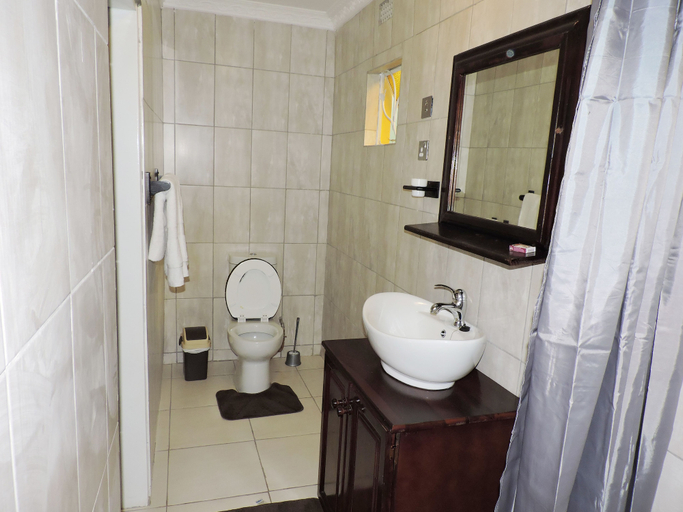 Bathroom 5, Café Zambezi House of Africa - Hostel, Livingstone