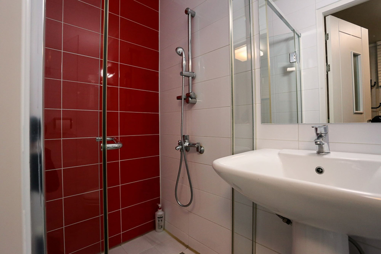 Bathroom 4, Mama Guest House, Jung