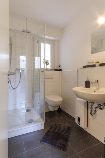 Bathroom 3, Glück Auf Appartements Am Stadtpark, Duisburg