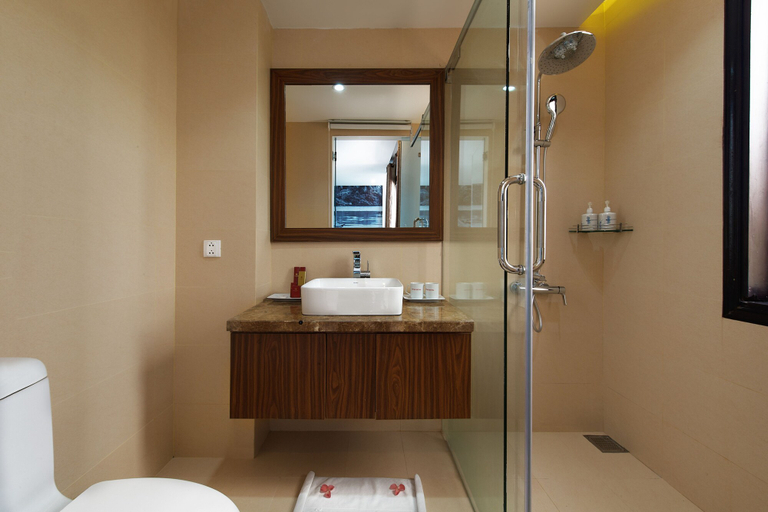 Bathroom 5, Vinh Hung 2 City Hotel, Da Nang
