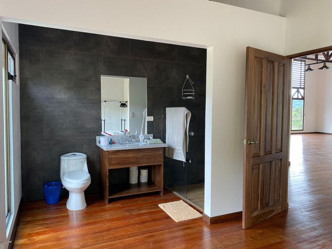 Bathroom 3, Arte de Plumas birding lodge, Turrialba