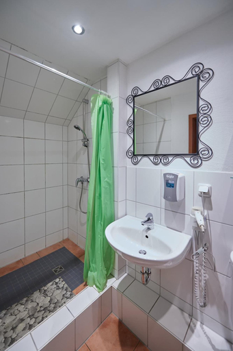 Bathroom 4, Strandhotel Weisser Berg, Region Hannover