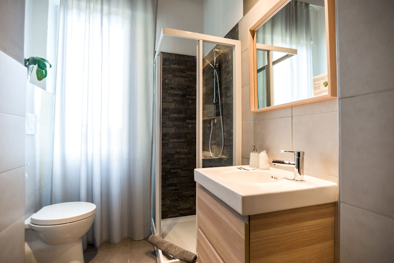 Bathroom 5, Terzopiano, Treviso