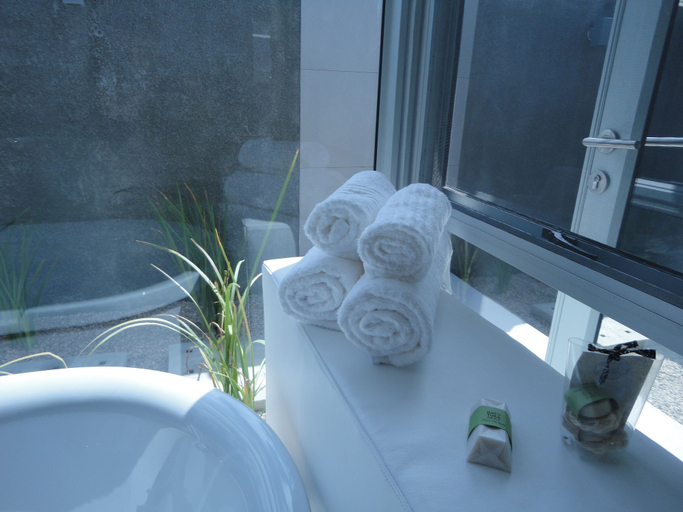 Bathroom 2, NWR Gross Barmen Resort, Okahandja