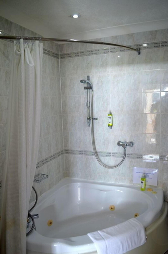 Bathroom 5, Watersedge Guest House, Dorset