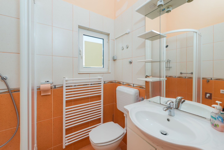 Bathroom 4, Komazin, Hvar