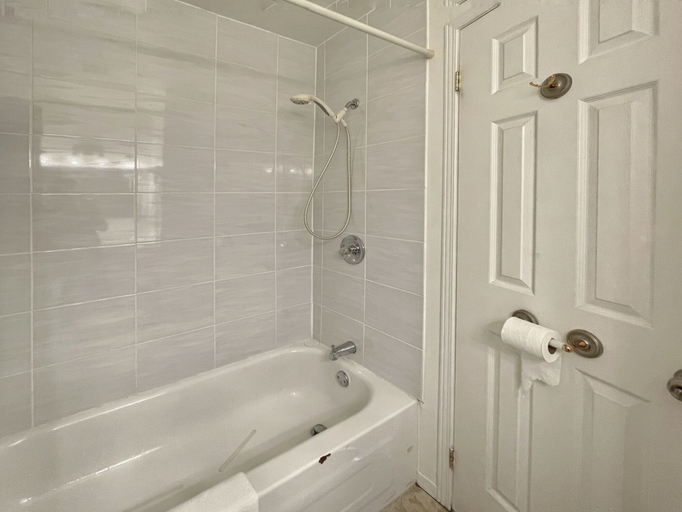 Bathroom 3, Sunny Motel, Bruce