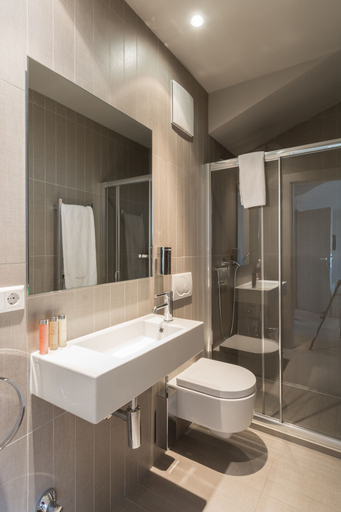 Bathroom, Four Stars Aparthotel, Luxembourg