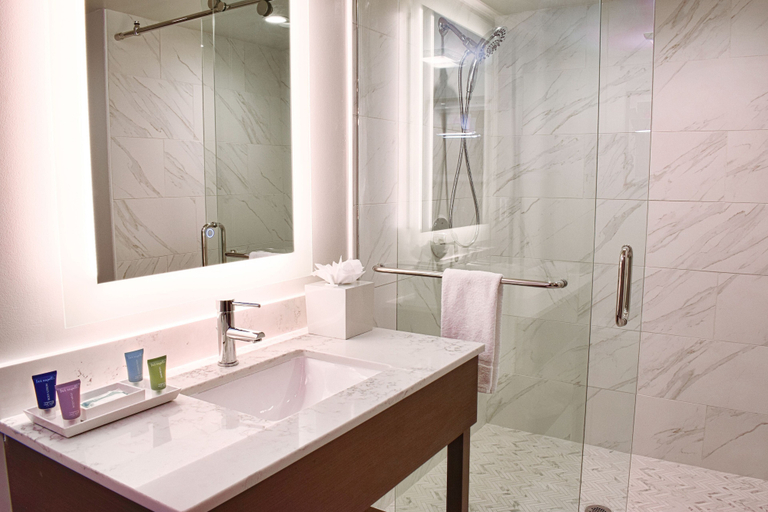 Bathroom 4, The Hotel Legends, Harrison