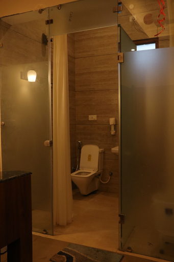 Bathroom 4, Kings retreat, Patiala