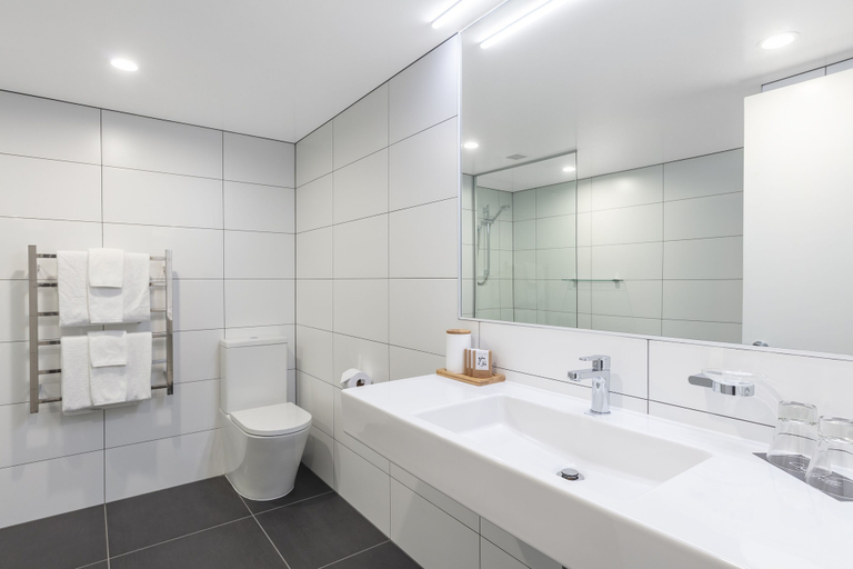 Bathroom 4, James Cook Hotel Grand Chancellor, Wellington