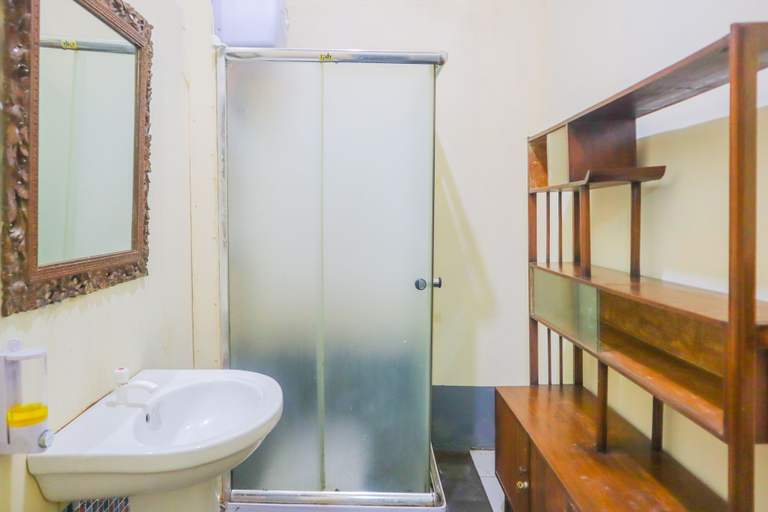 Bathroom 4, Hotel O Superbedroom, Depok