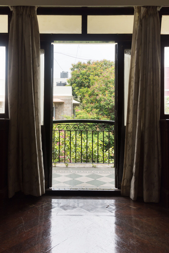 Others 5, Bentleys Hotel Colaba, Mumbai City