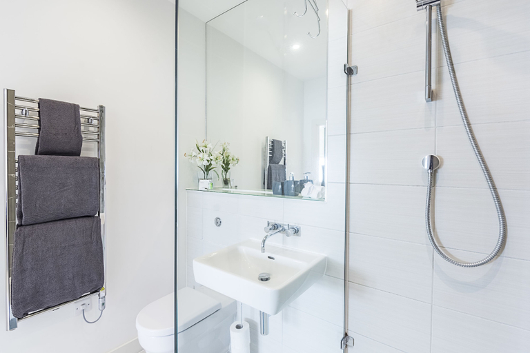 Bathroom 3, Heron House Apartments, Wokingham