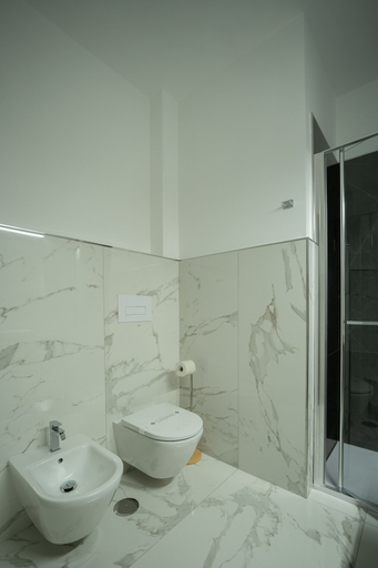 Bathroom 5, Building Hotel, Caserta