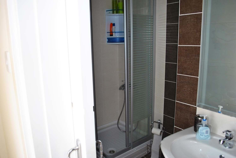 Bathroom 4, Villa Roman by Amy Villasa