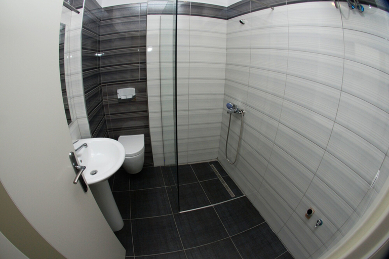 Bathroom 4, TOP Sea View Apartments, Sarandës