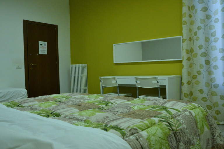 Bedroom 2, Leonardo Tourist House, Florence