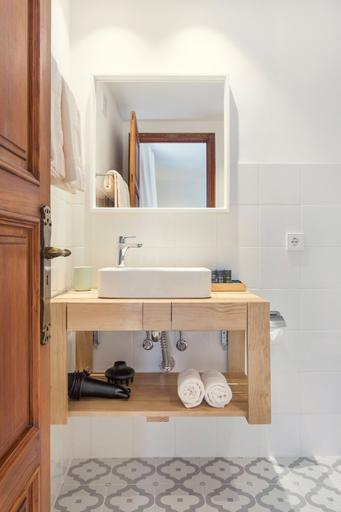 Bathroom 5, Senda Caimari, Baleares