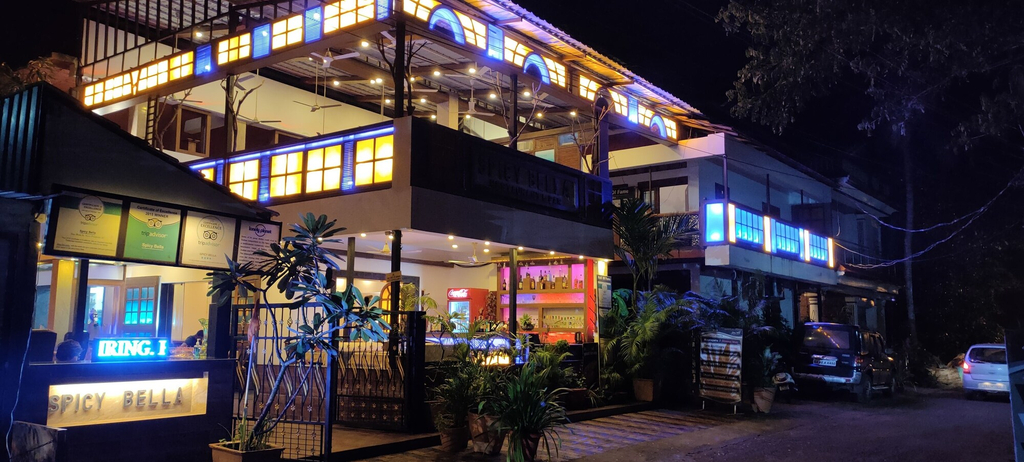 Exterior & Views