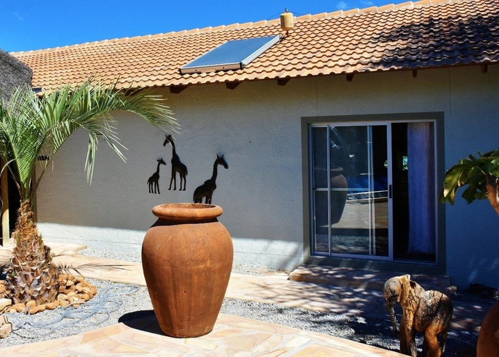 Exterior & Views 2, Kamaku Guesthouse, Otjiwarongo