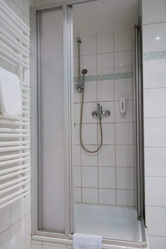 Bathroom 4, Cityblick, Berlin