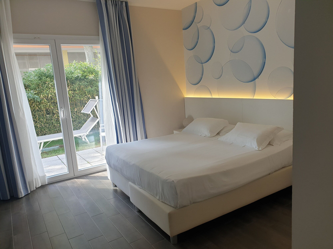 Bedroom 5, Oxygen Lifestyle Hotel, Rimini