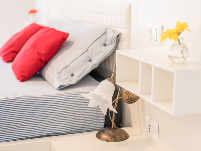 Room 4, Bright Apartments Sirmione - Julia Giardino, Brescia