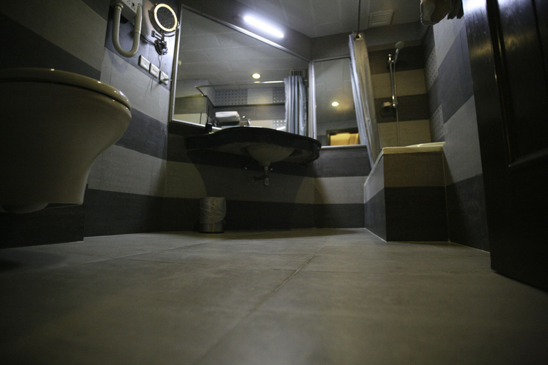 Bathroom 3, Marvel Hotel, Lahore