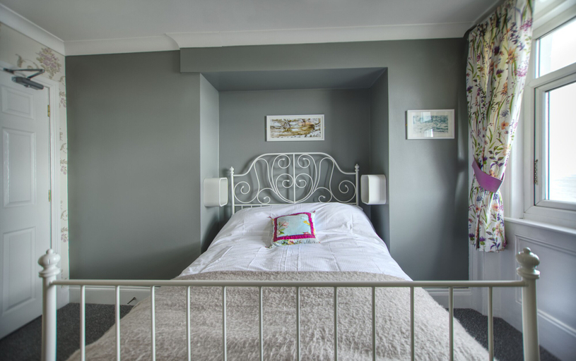 Bedroom 2, Seagulls Nest, East Sussex