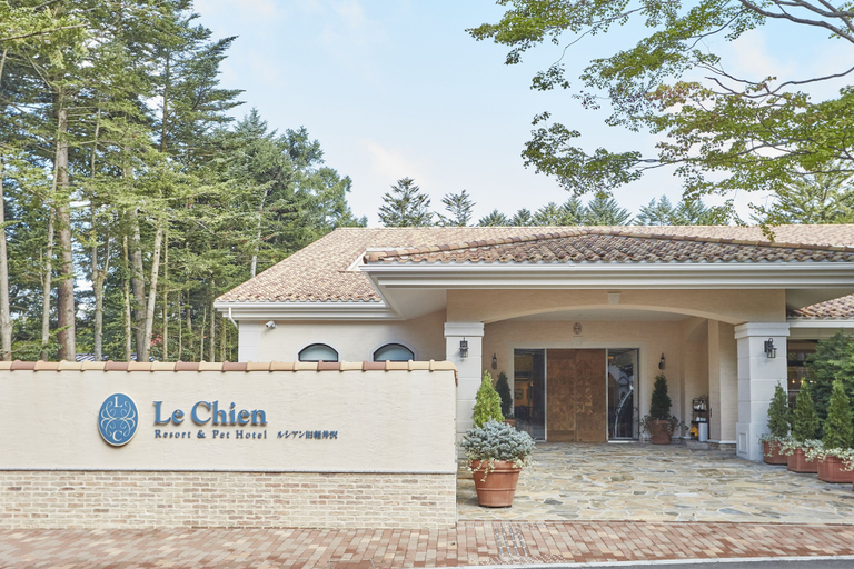 Exterior & Views